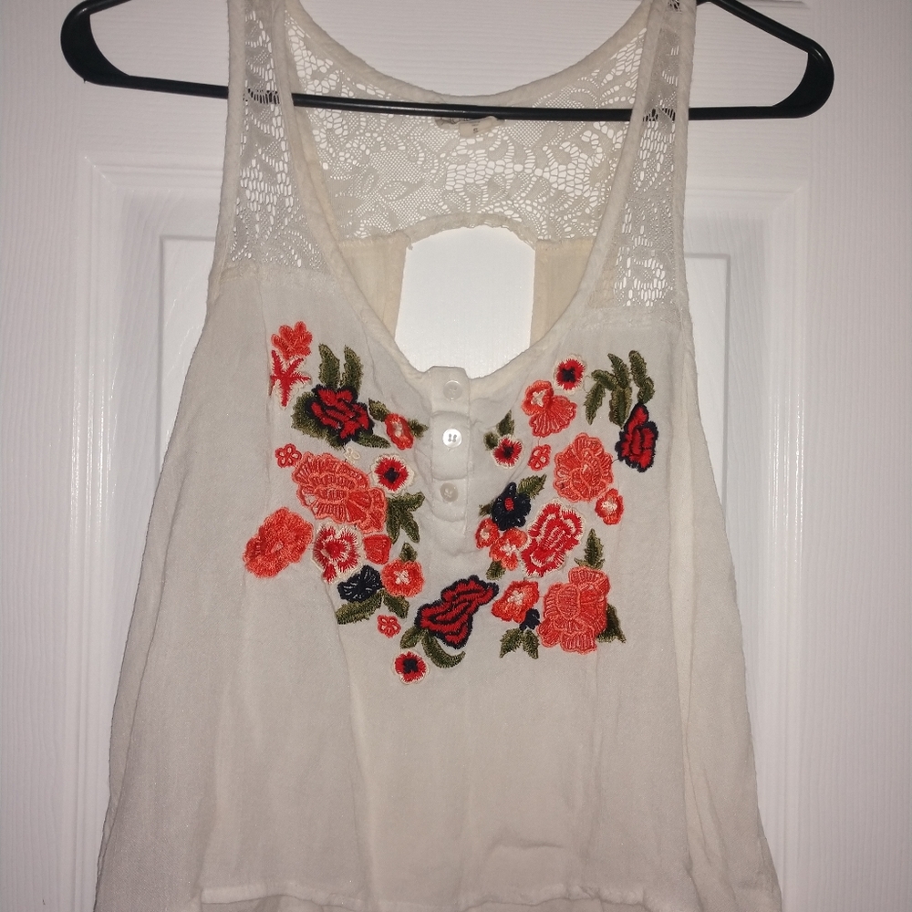🌼🏵️🌺Embroidered tank🌺🏵️🌼 - Picture 2 of 8